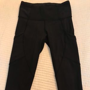 🖤EUC lululemon below knee crops